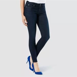 Like New Levi Denizen Modern Skinny fit jeans